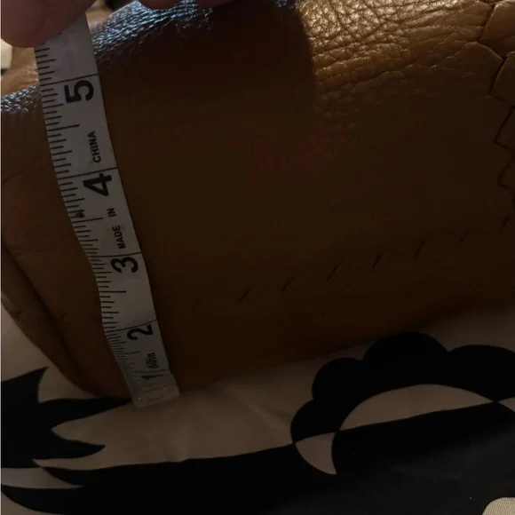 Bottega Veneta Tan Leather Shoulder Bag - Picture 3 of 10